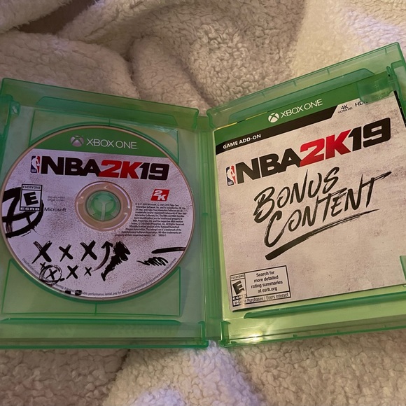 Bundle 3 games for $12! NBA 2K19 -2019 Giannis Antetokunmpo -Xbox -Xbox One Game - Picture 4 of 5
